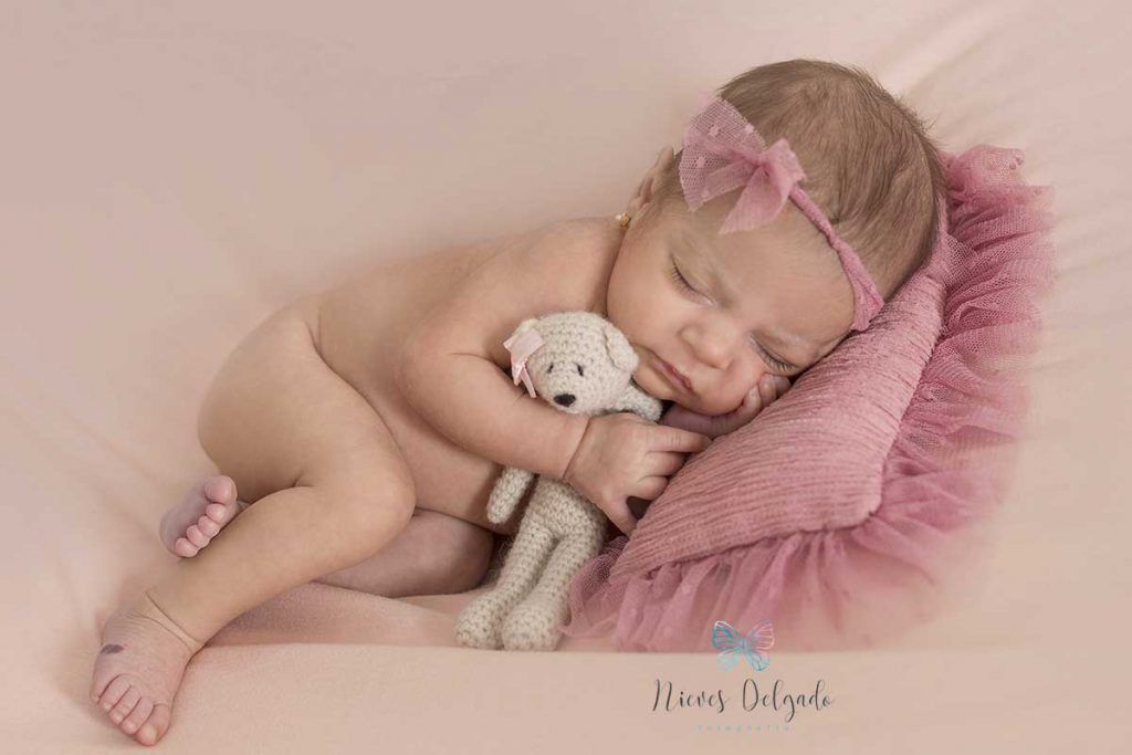 fotos-de-recien-nacidos-de-estudio-niña