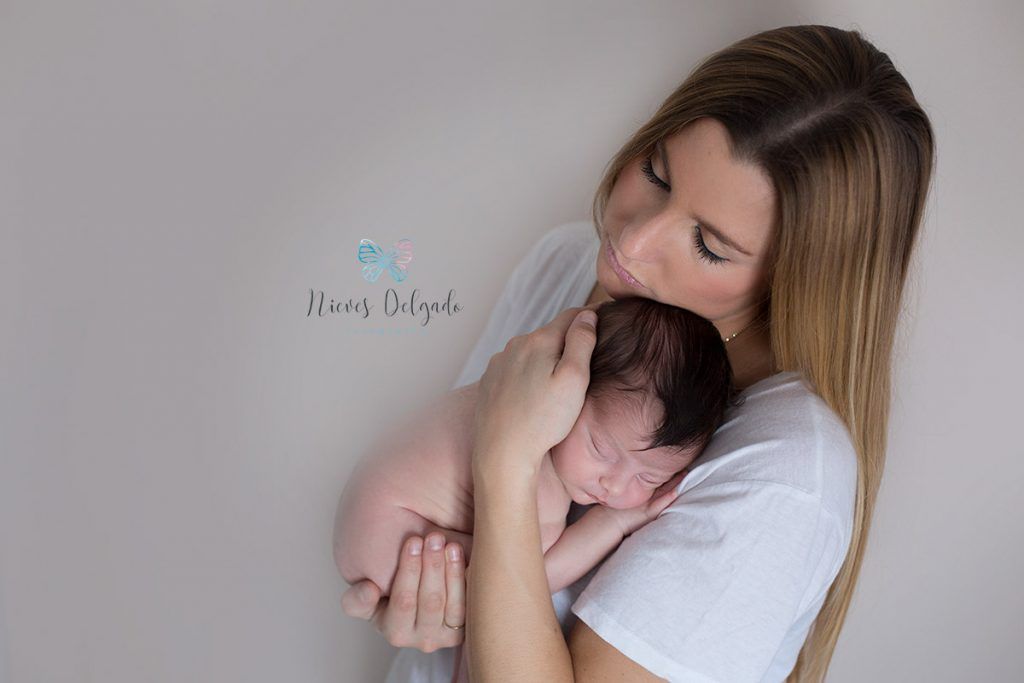 por-que-las-fotografias-de-recien-nacidos-se-realizan-en-estudios-y-no-en-hogares-sevilla