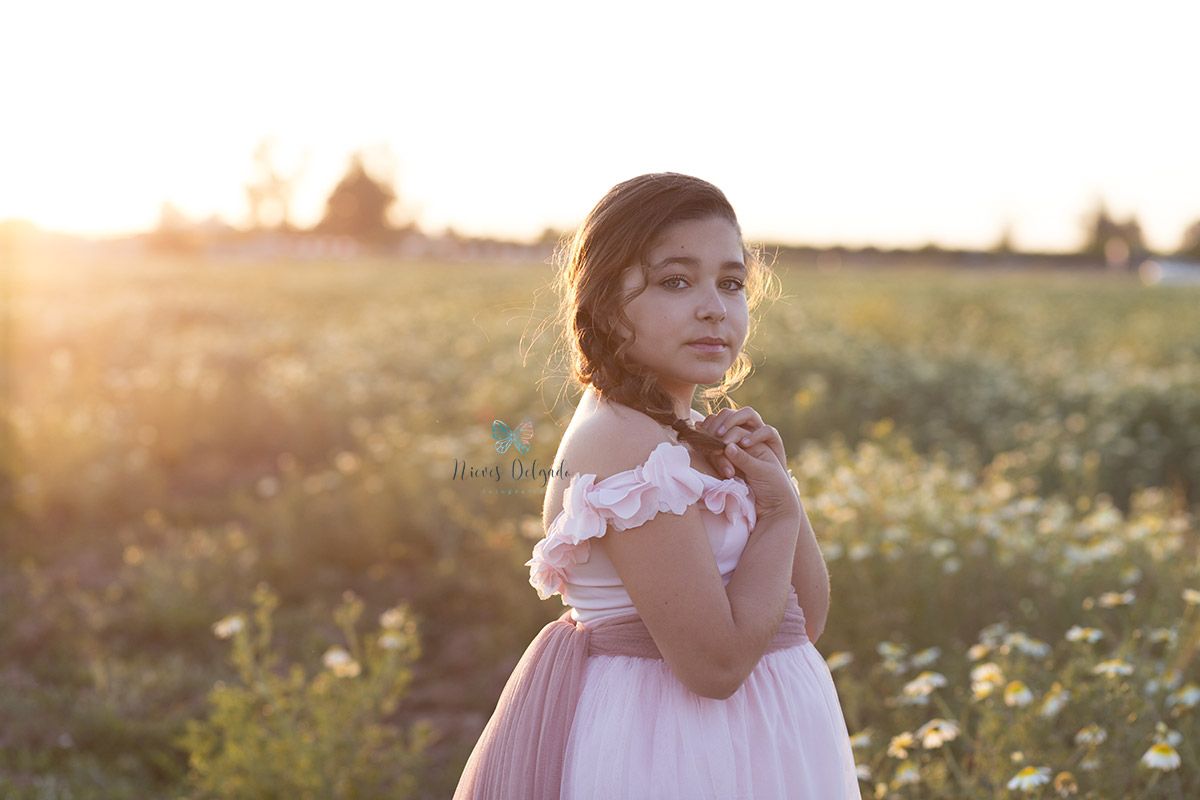 niña vestida para sesión de comunión sevilla