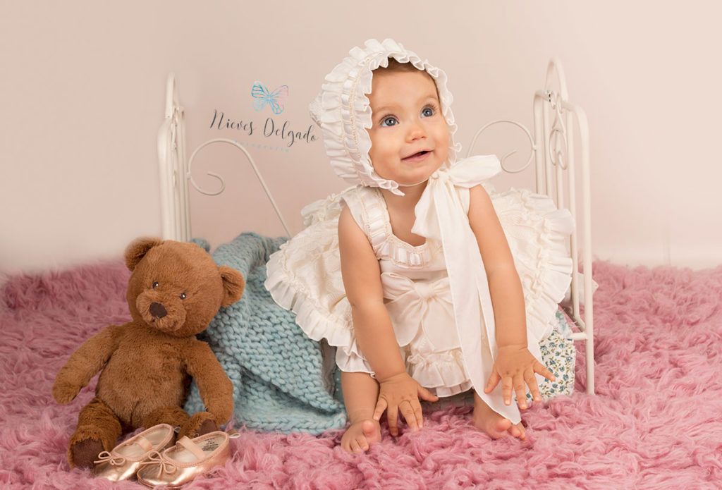 fotografia-bebe-de-6-meses-en-estudio-sevilla-happy-baby