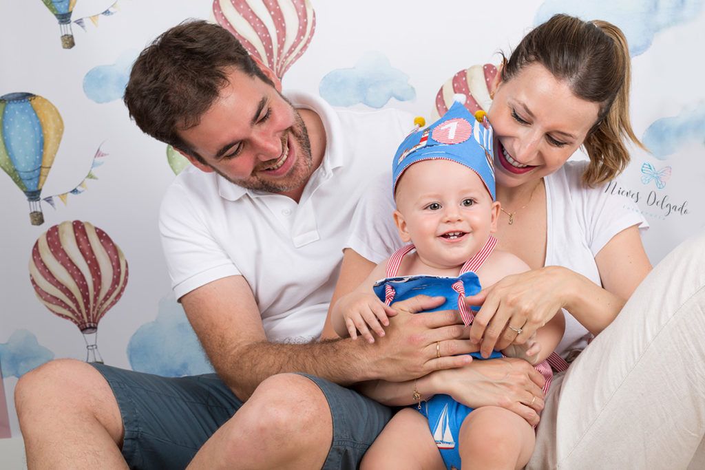 padres con hijo en fotos cumpleaños de bebé en Sevilla