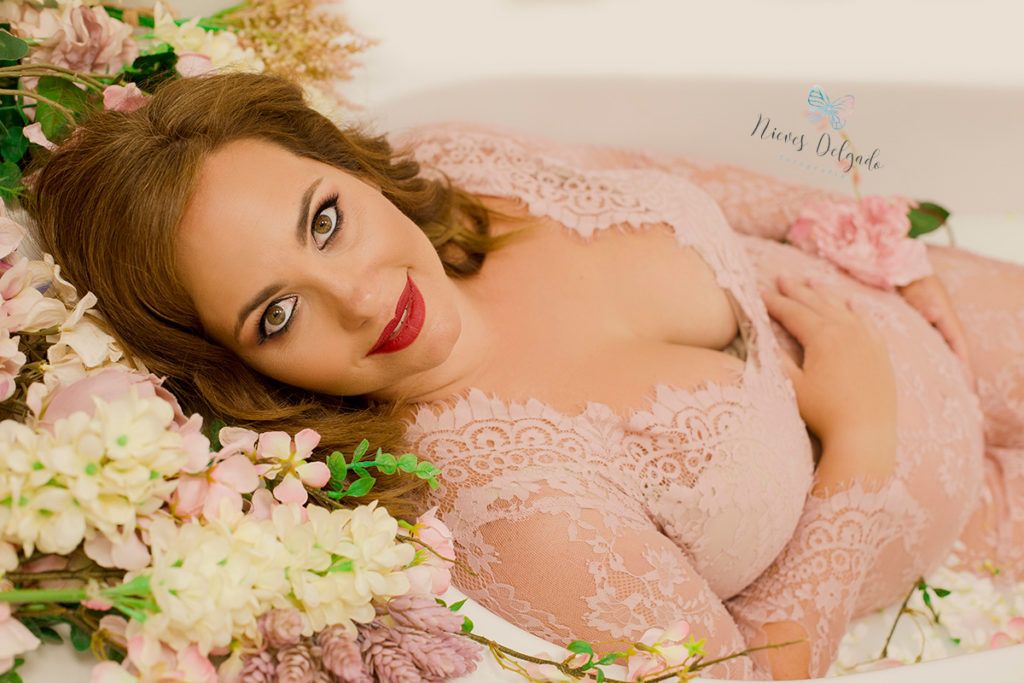 Fotografía embarazo Sevilla en estudio