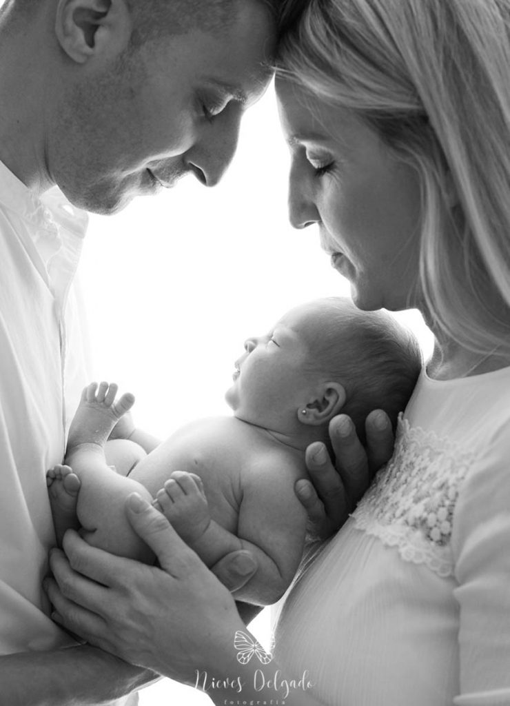 padres de Marta recién nacida