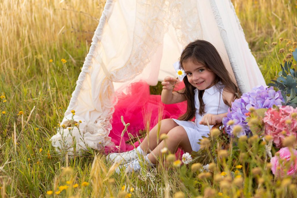 sesión de fotos infantil en exterior con vestuario