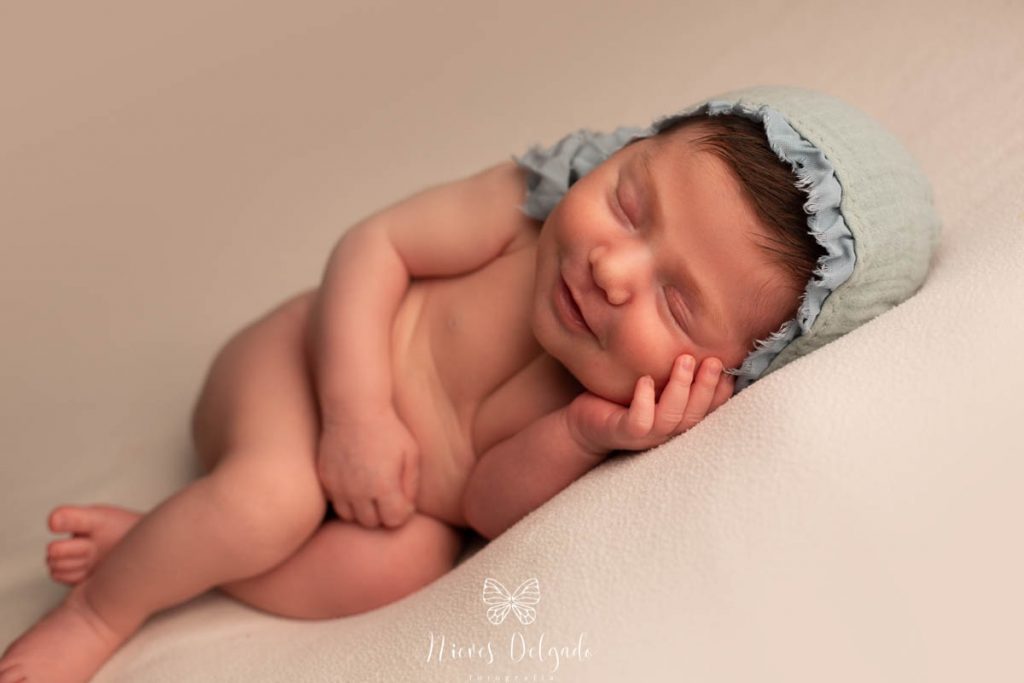 sesion-de-fotos-de-bebe-de-laura-con-12-dias-de-vida-en-sevilla