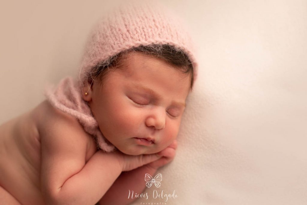 sesion-de-fotos-de-bebe-de-laura-con-12-dias-de-vida-en-sevilla