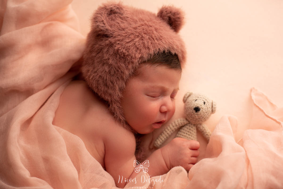 sesion-de-fotos-de-bebe-de-laura-con-12-dias-de-vida-en-sevilla