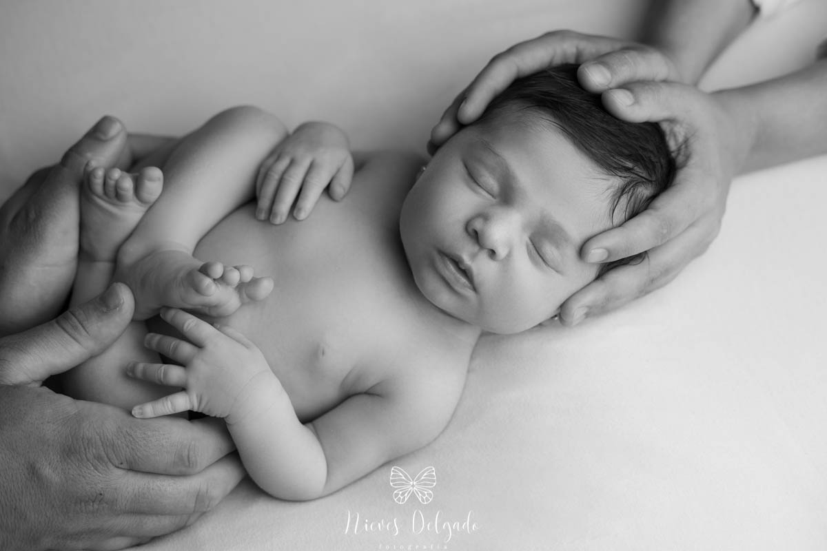 sesion-de-fotos-de-bebe-de-laura-con-12-dias-de-vida-en-sevilla