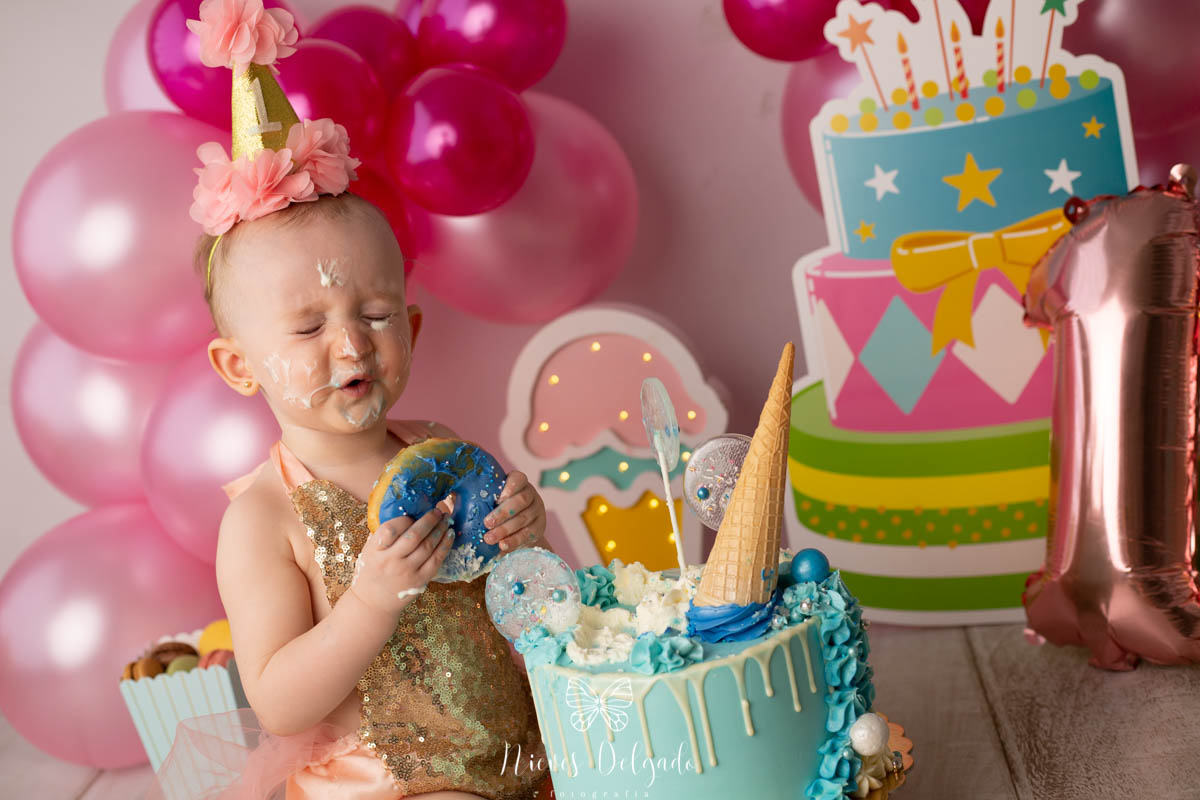 primer-ano-de-norah-su-sesion-de-cake-smash-realizada-por-nieves-delgado-cara