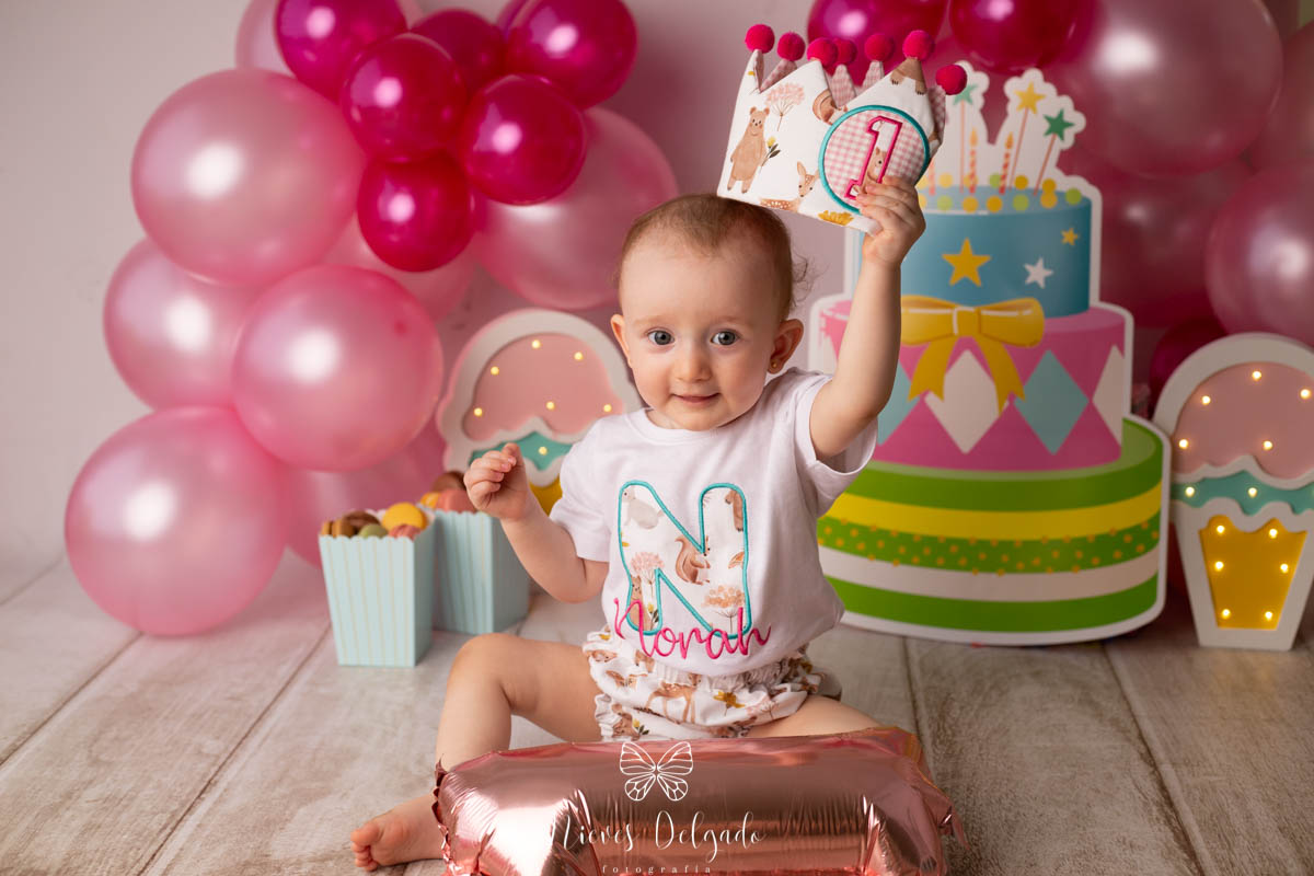 primer-ano-de-norah-su-sesion-de-cake-smash-realizada-por-nieves-delgado-felicidad