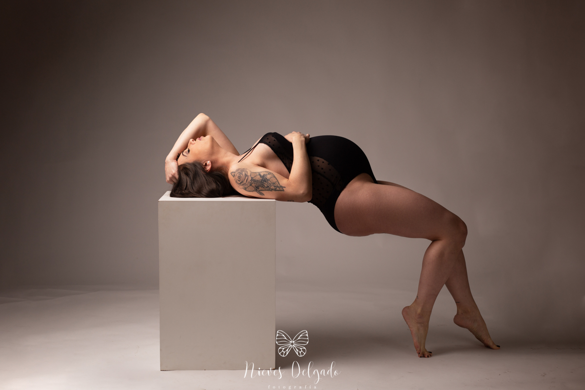 estilismo-y-direccion-de-posado-en-fotos-de-premama-en-sevilla