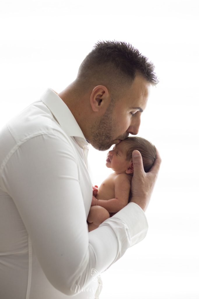 fotos-naturales-de-recien-nacidos-en-familia-papa