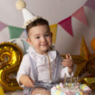 Romeo cumple 2 años. Sesión de cumpleaños para niños en estudio